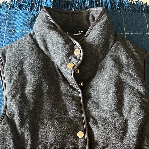 Massimo Dutti Quilted Grey Flannel Vest - Picture 3 of 17